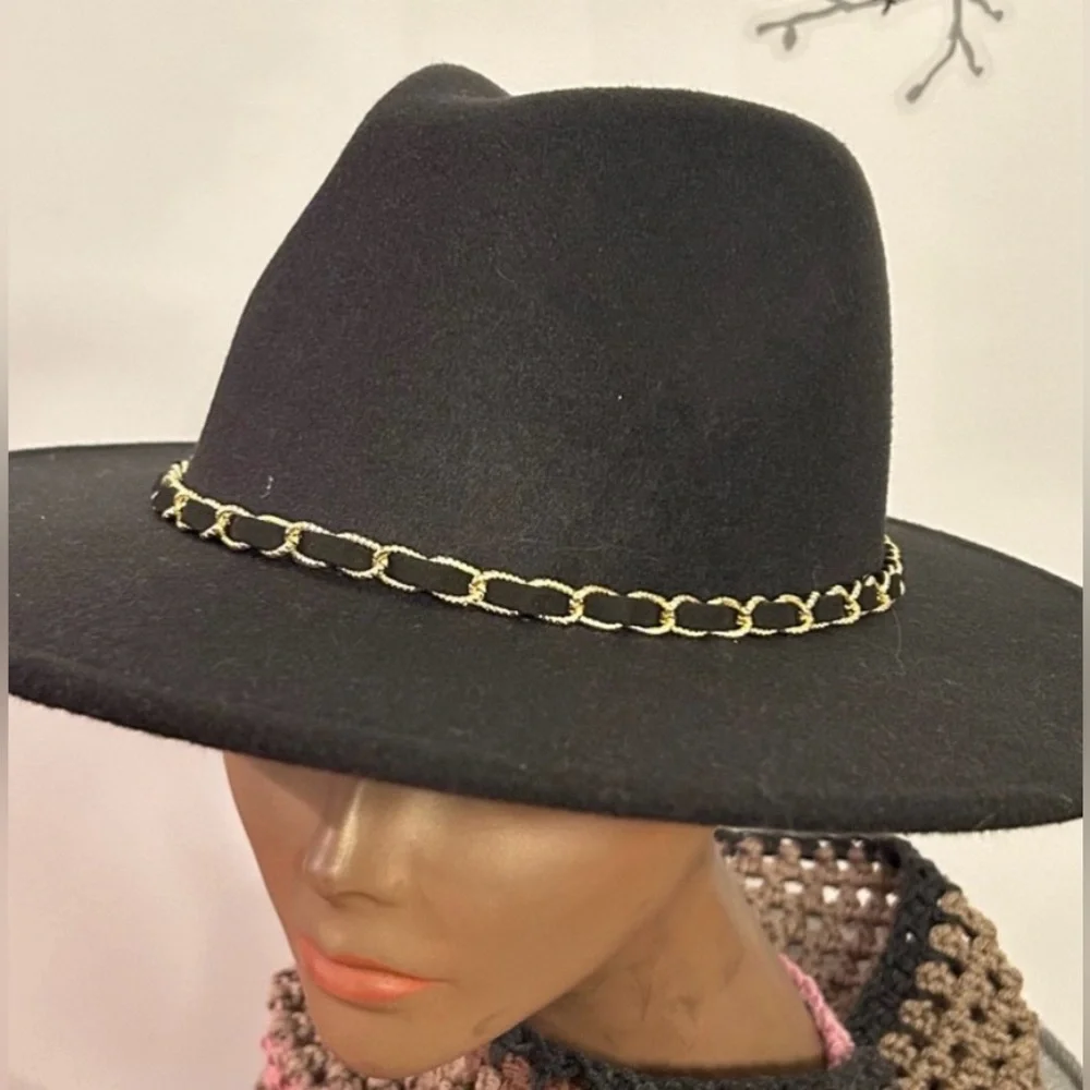 Four Buttons by San Diego Hat Company | Black Fedora Hat with golden chain NWT